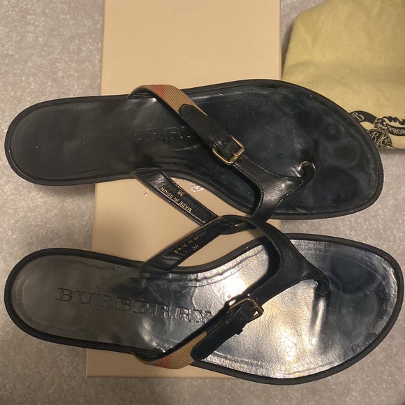 Burberry flip flops size 38 - Picture 2 of 7